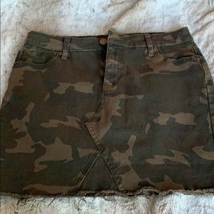 Stretchy/comfy camo skirt